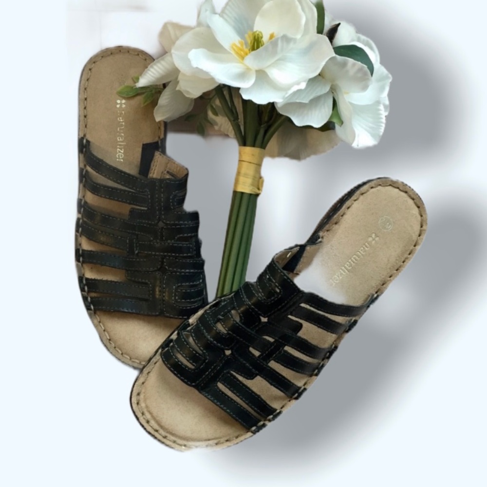 Naturalizer New without box slip on sandals